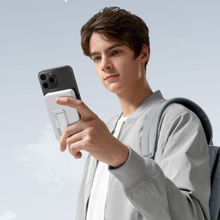 Anker <b>633</b> Magnetic Battery Dolomite White