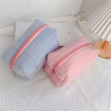 Plush Checkered Makeup Bag – Cute Zipper Cosmetic Pouch for Travel & EverydayBlue6