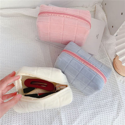 Plush Checkered Makeup Bag – Cute Zipper Cosmetic Pouch for Travel & EverydayBlue4