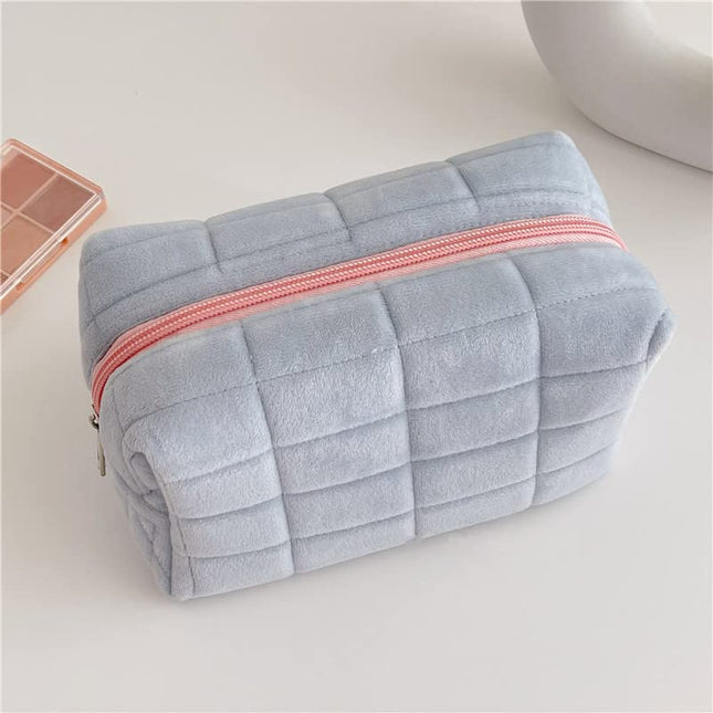 Plush Checkered Makeup Bag – Cute Zipper Cosmetic Pouch for Travel & EverydayBlue1