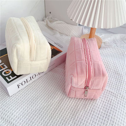 Plush Checkered Makeup Bag – Cute Zipper Cosmetic Pouch for Travel & EverydayBlue7