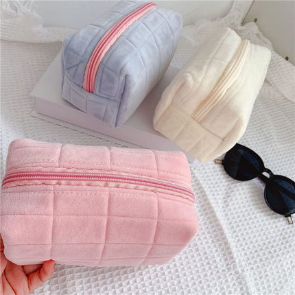 Plush Checkered Makeup Bag – Cute Zipper Cosmetic Pouch for Travel & EverydayBlue5
